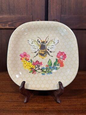 Melamine Bee Plate • perfect for kids • super cute